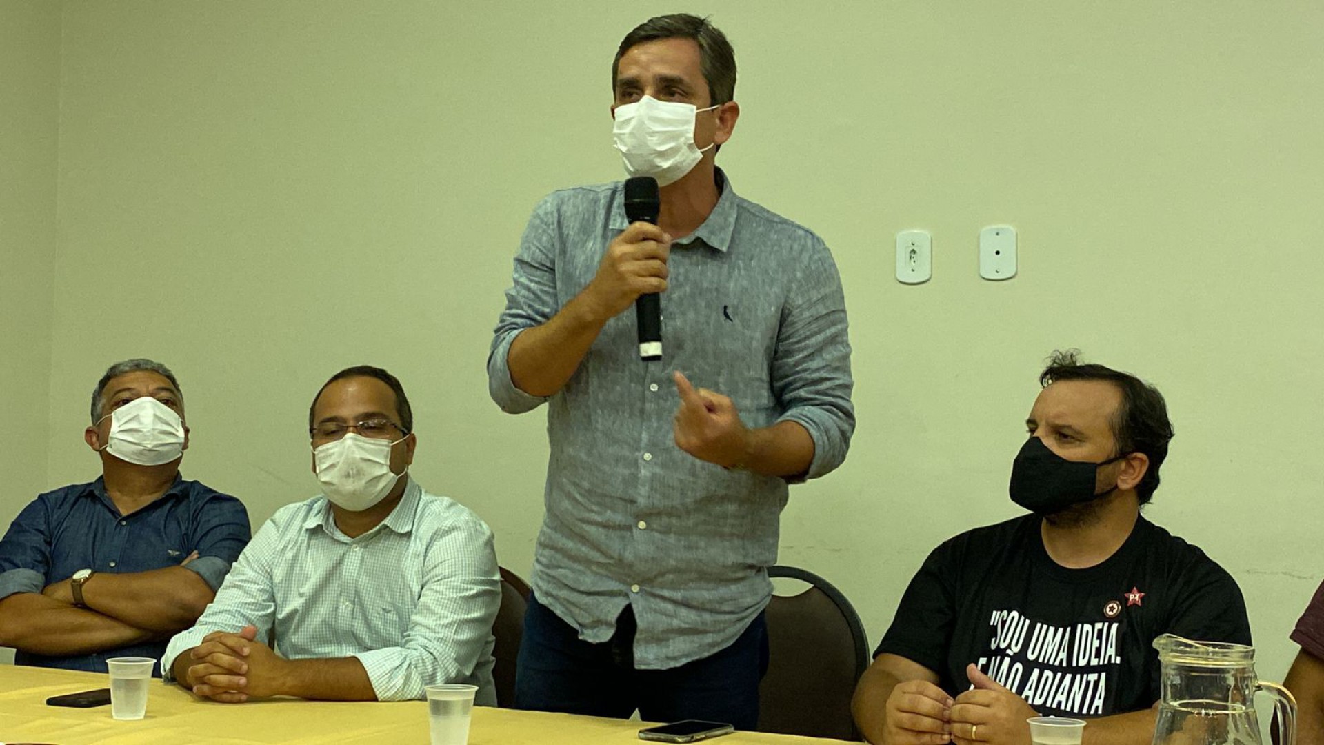 Prefeito de Maric&aacute;, Fabiano Horta fez quest&atilde;o de participar e comentou os simbolismos contidos no ato - Renata Cristiane