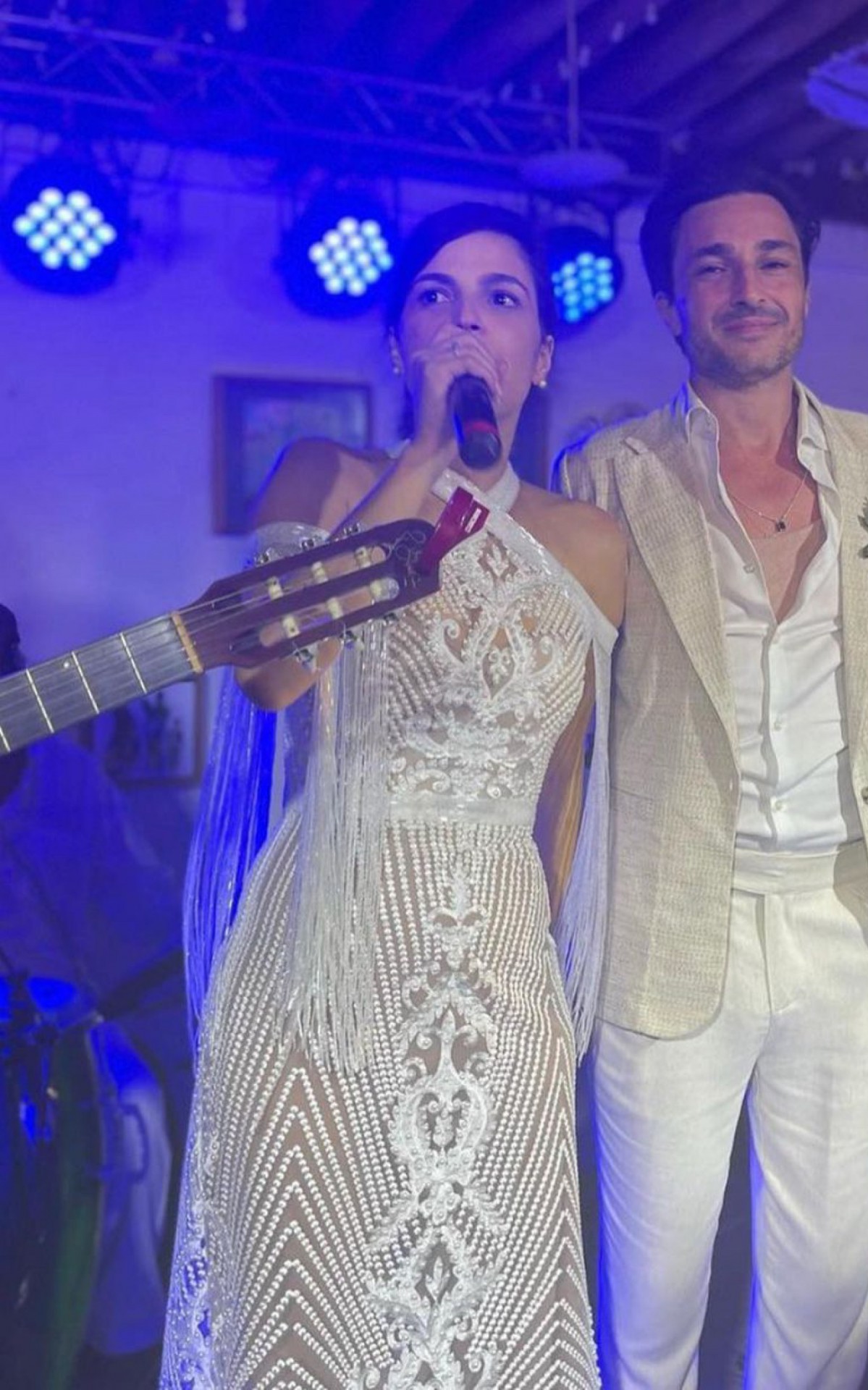 Emanuelle Araujo se casa em cerim&ocirc;nia intimista com Fernando Diniz. 