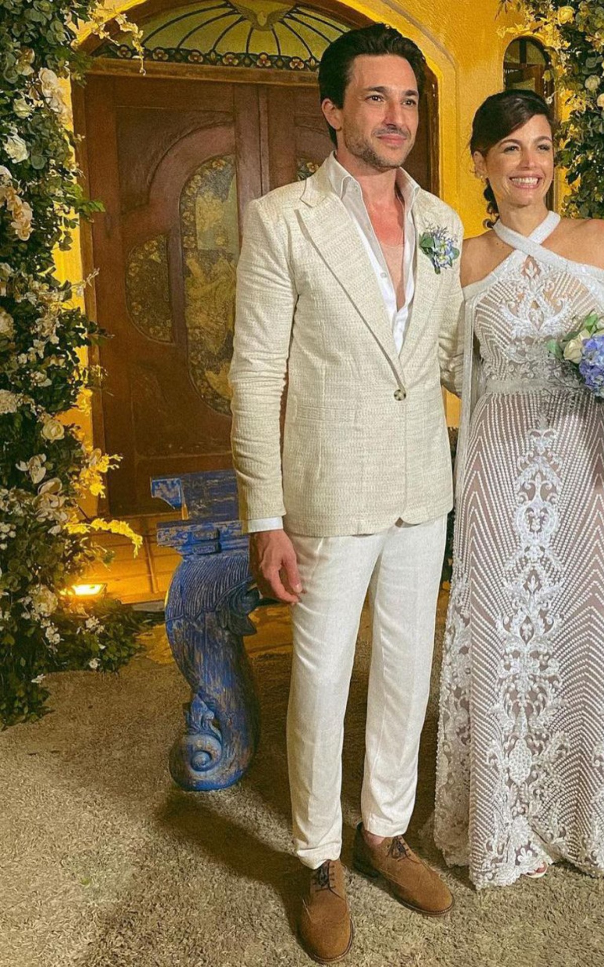 Emanuelle Araujo se casa em cerim&ocirc;nia intimista com Fernando Diniz. 