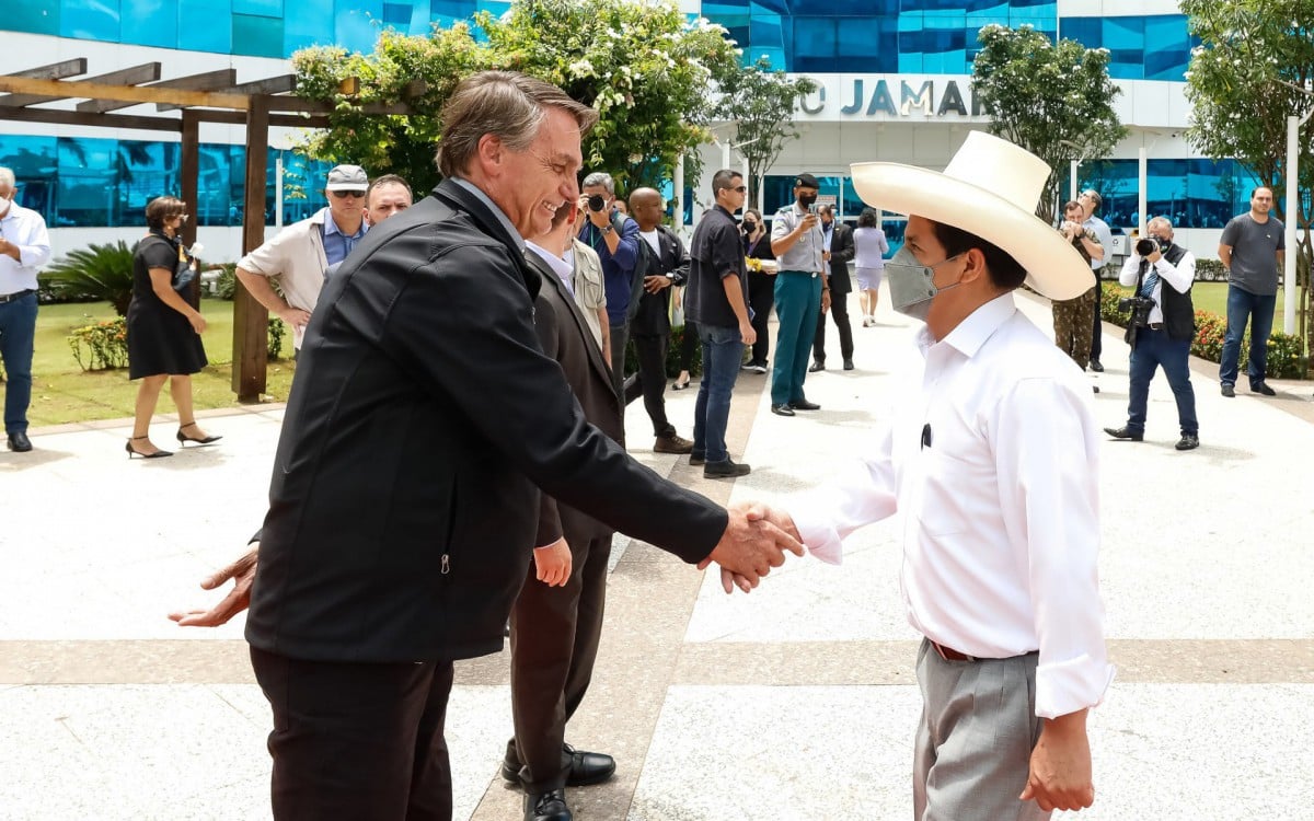 Presidente do Peru, Pedro Castillo, em reuni&atilde;o com Bolsonaro nesta quinta-feira, 3 - Isac Nobrega