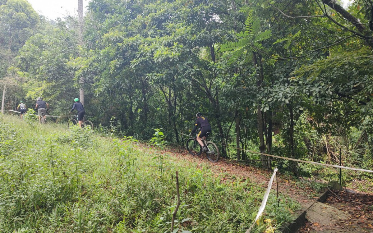 Ciclistas em a&ccedil;&atilde;o no circuito do Vale do Ip&ecirc;
