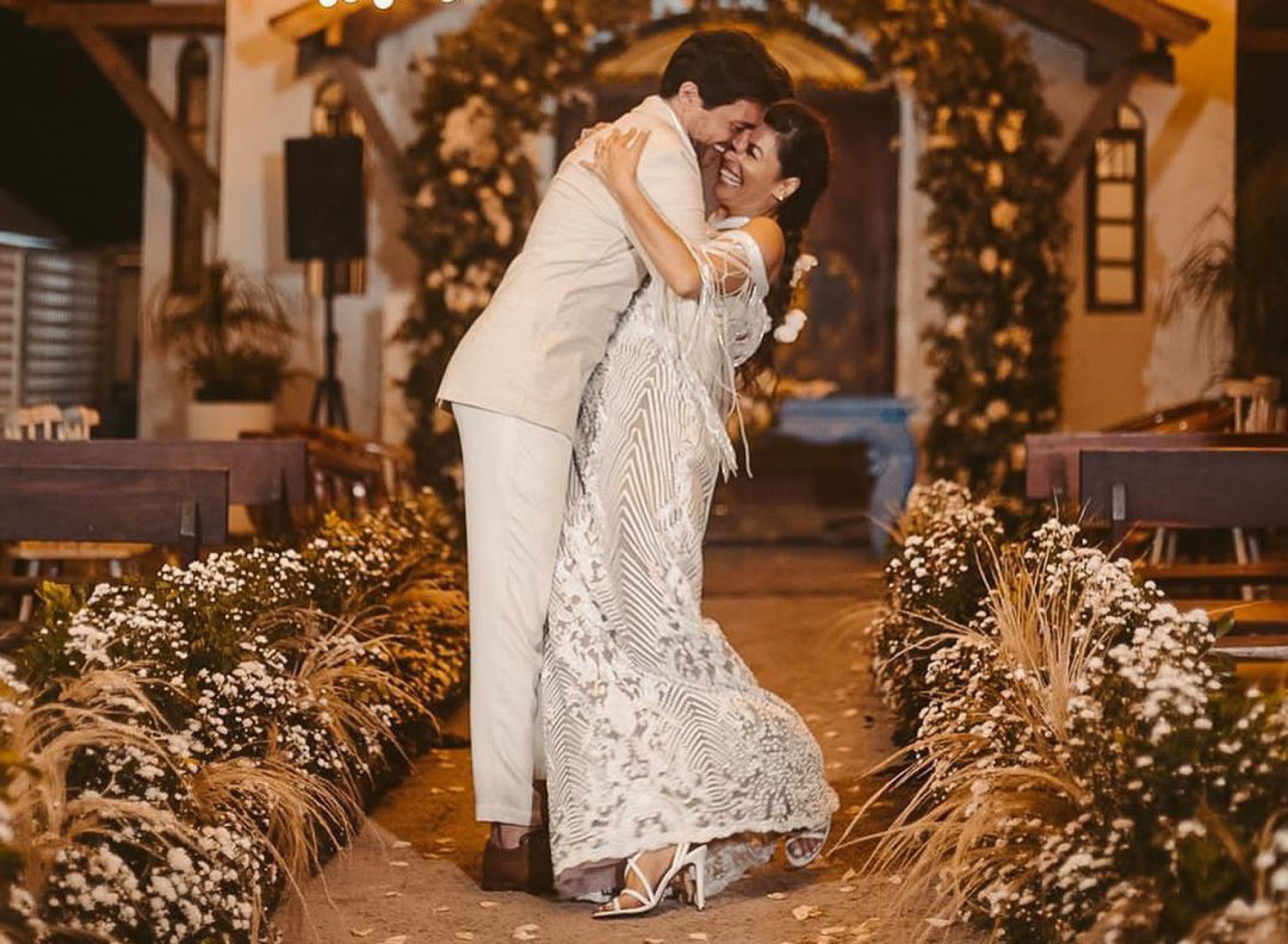 Emanuelle Araujo se casa em cerimônia intimista com Fernando Diniz.  - Reprodução/Instagram