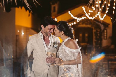 Atriz Emanuelle Araujo se casa em cerimonia intimista; confira fotos!