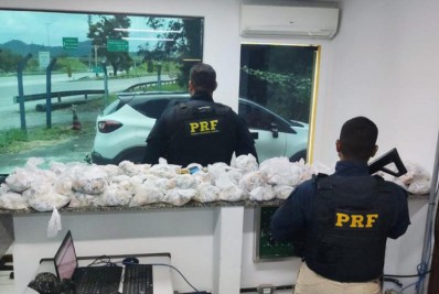 PRF apreende 7,5 mil pinos de cocaína e 100 papelotes de maconha em Magé 