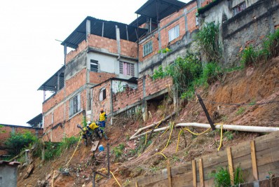 Moradores do bairro Cabuís, em Nilópolis, celebram obras de contenção de encostas