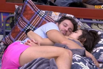'BBB 22': Após dormir com Lucas, Eslovênia pensa em mudar de quarto