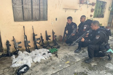 Polícia Militar realiza operação no Parque Floresta, em Belford Roxo