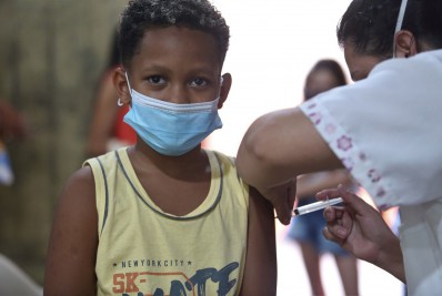 Suspensa vacinação contra Covid-19 em crianças de 5 anos nesta quinta 