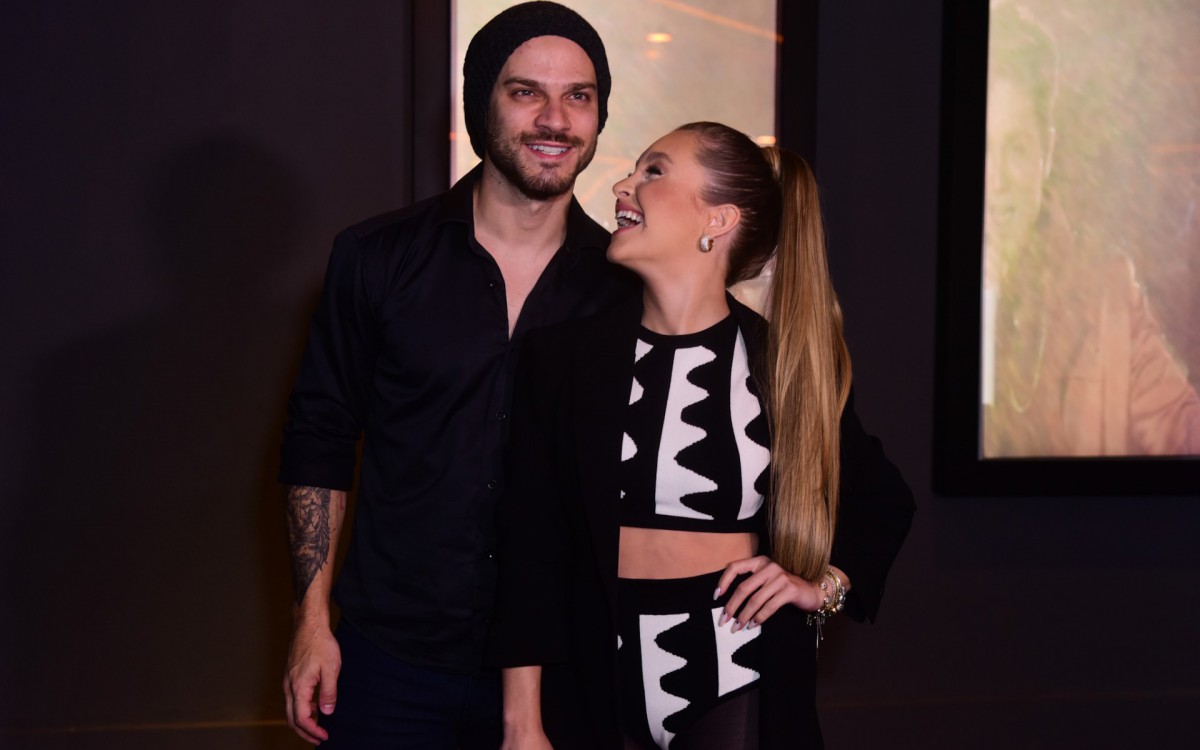 Felipe Becari e Carla Diaz