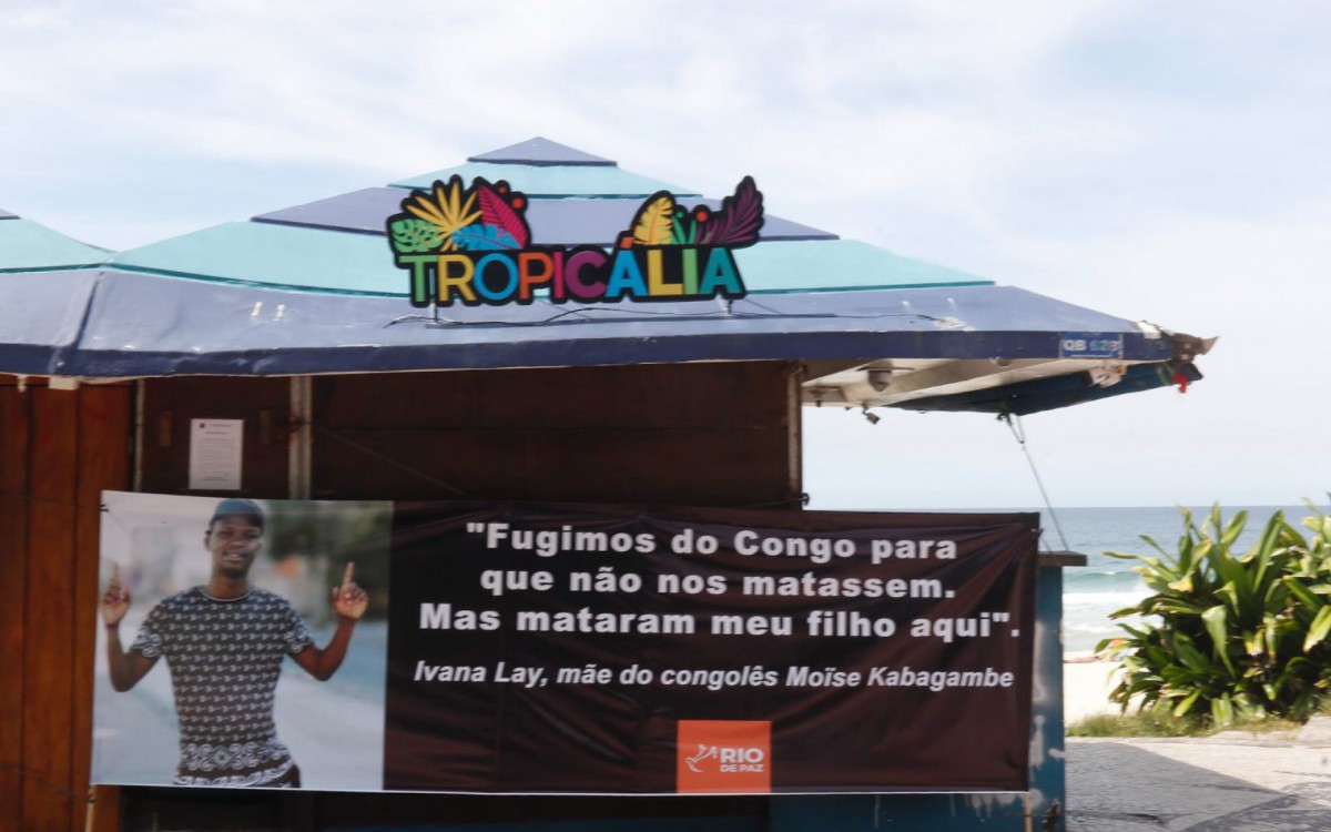 ONG Rio de Paz fez um ato hoje no local onde congolês foi morto - Reginaldo Pimenta / Agência O Dia