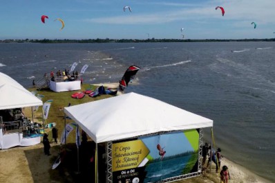 Dão a largada as primeiras regatas da Copa Internacional de Kitesurf, em Araruama