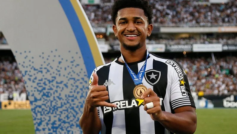 Velho conhecido do Botafogo, atacante negocia com clube da Série A