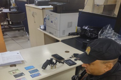 Dois criminosos são presos após tentativa de assalto em Bangu