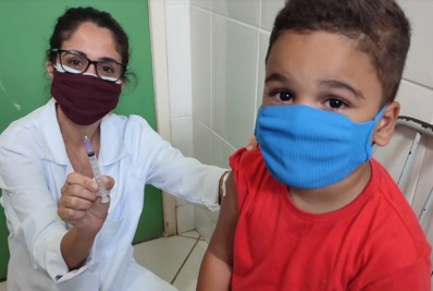 Crianças de 9 anos recebem vacina contra a Covid-19 nesta sexta (4) em Campos