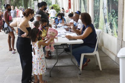 Mãe procura Justiça do Rio para vacinar filho contra a covid-19 após pai se mostrar contrário