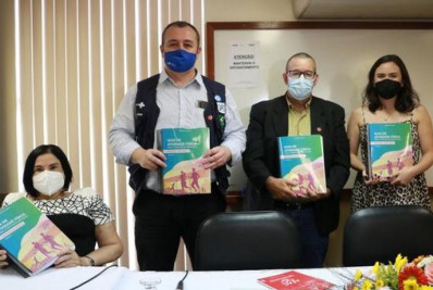 AFAC recebe guia da atividade física na versão em braile do Ministério