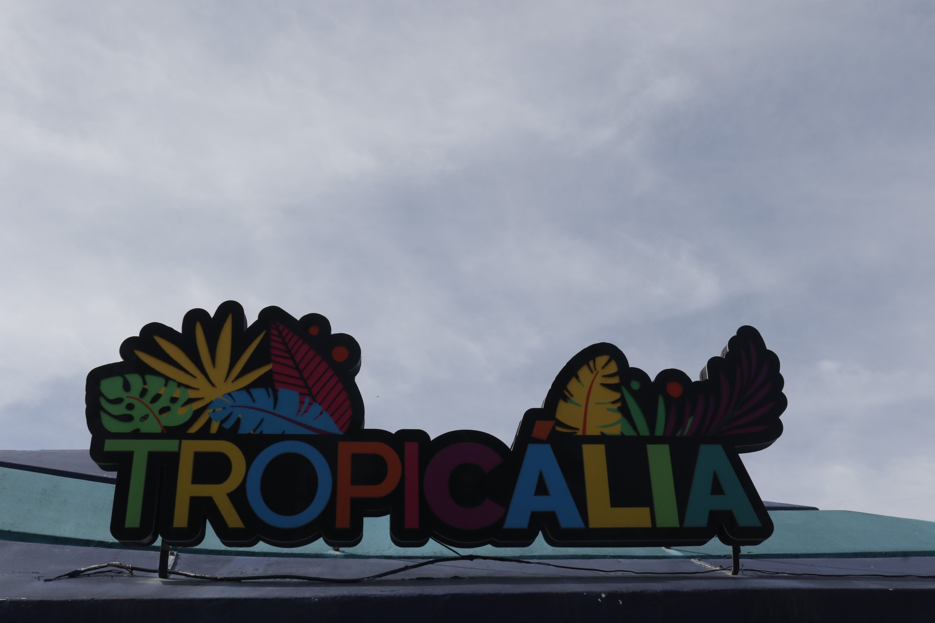 Geral - ONG Rio de Paz faz ato em homenagem ao congoles Moise, na orla da Praia da Barra da Tijuca, zona oeste do Rio, na manha de hoje. - Reginaldo Pimenta / Agencia O Dia