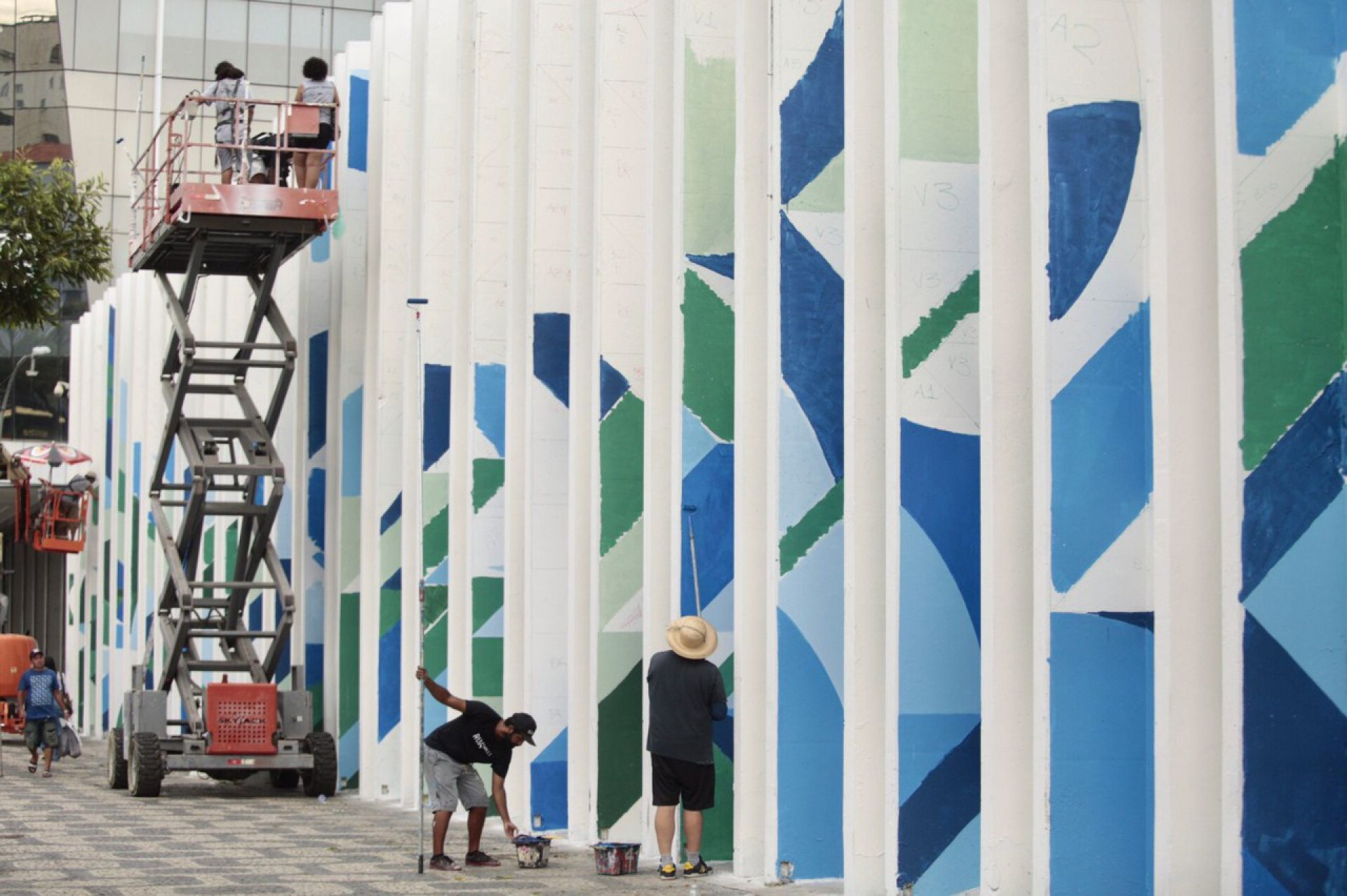 Rua Walls - pintura da fachada da Biblioteca Parque Estadual - Gabriel Monteiro