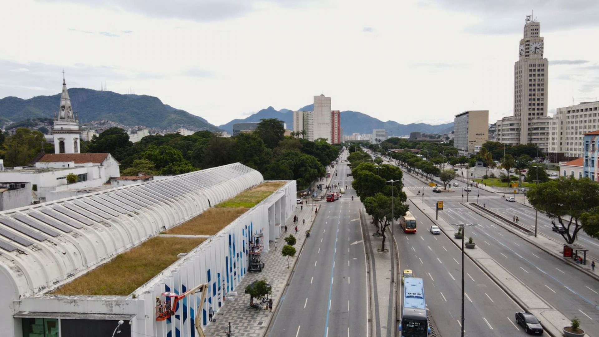 Rua Walls - pintura da fachada da Biblioteca Parque Estadual - Gabriel Monteiro