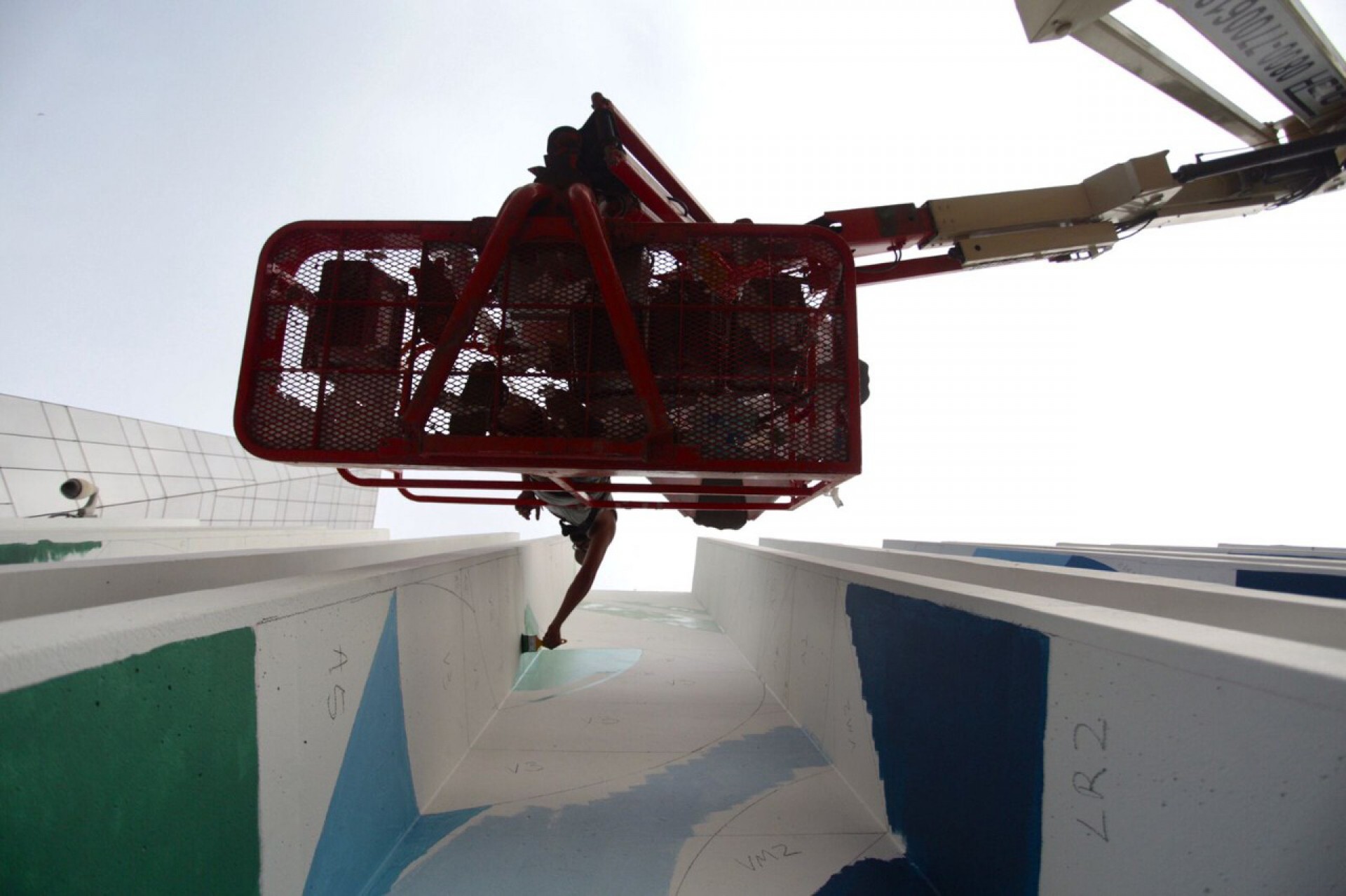 Rua Walls - pintura da fachada da Biblioteca Parque Estadual - Gabriel Monteiro