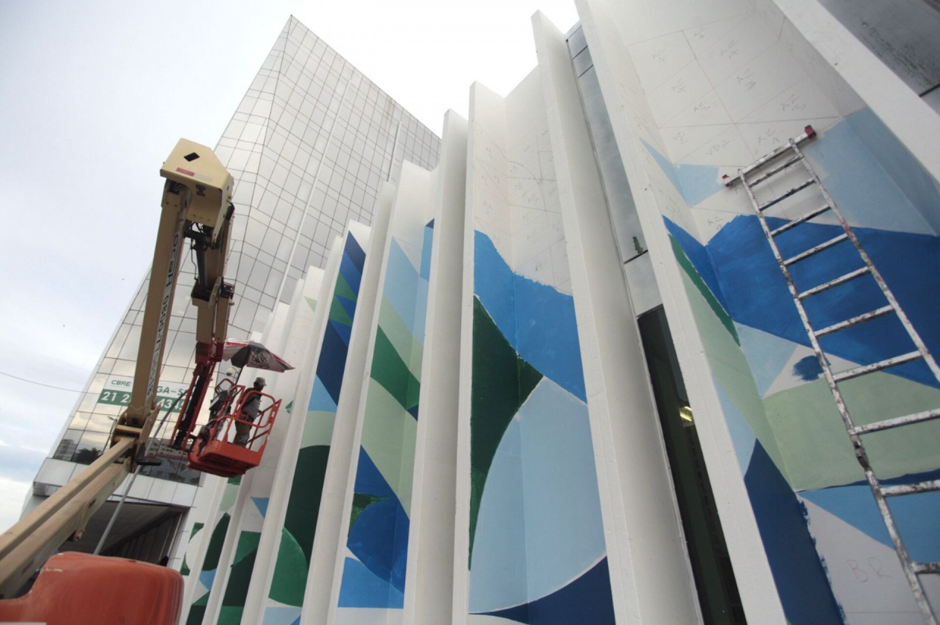 Coletivo MUDA em ação para deixar a BPE multicolorida  - Gabriel Monteiro