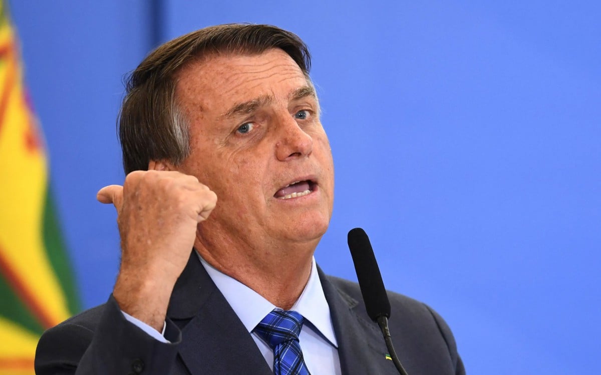 Brazilian President Jair Bolsonaro gestures during a ceremony in which the salaries of teachers of elementary education were increased, at the Planalto Palace in Brasilia, on February 4, 2022.
EVARISTO SA / AFP - AFP