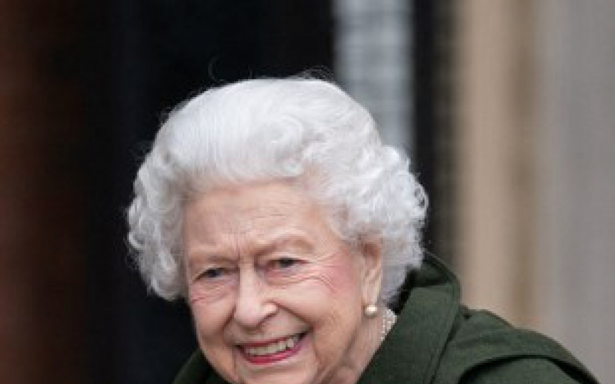 Elizabeth II faz rara aparição pública antes de seus 70 anos de reinado

