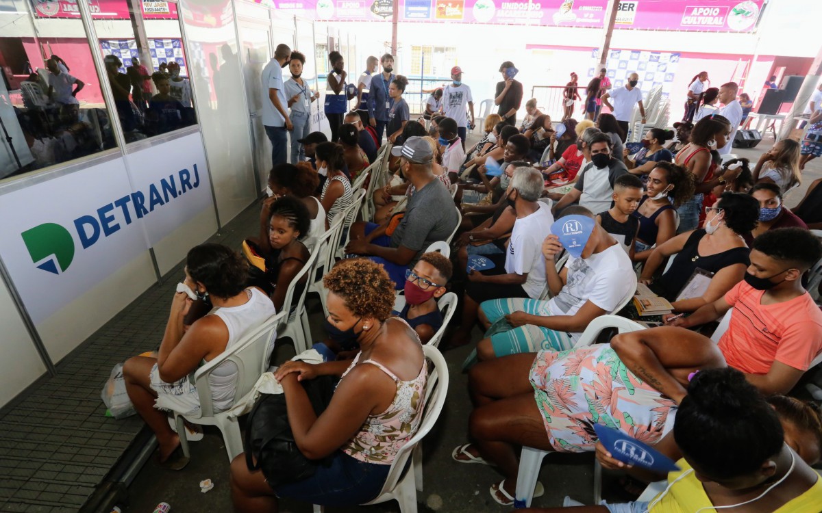 Neste sábado começou o cadastramento de profissionais da construção civil para atuar nas futuras obras do programa no Jacarezinho - Divulgação