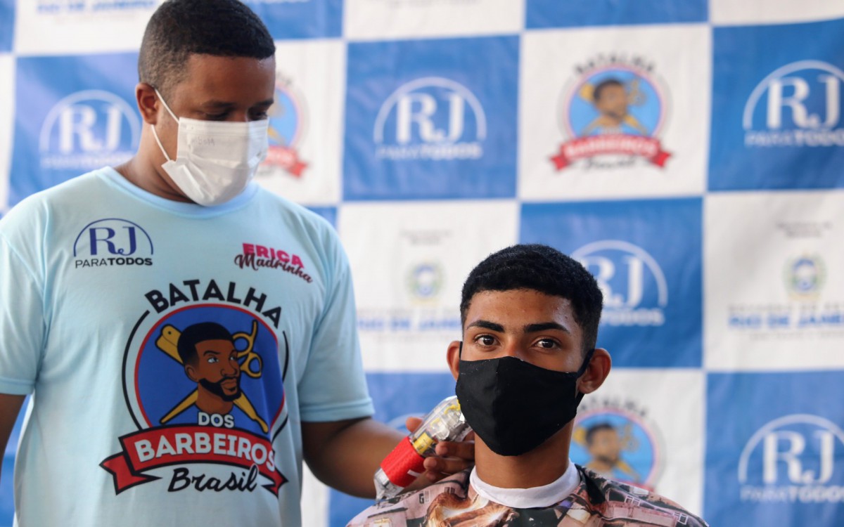 Neste sábado começou o cadastramento de profissionais da construção civil para atuar nas futuras obras do programa no Jacarezinho - Divulgação