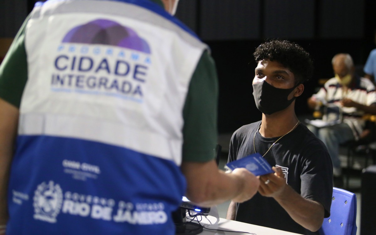 Serviços foram oferecidos 9h às 15h, no G.R.E.S. Unidos do Jacarezinho e na Paróquia Nossa Senhora das Graças, na Muzema - Divulgação