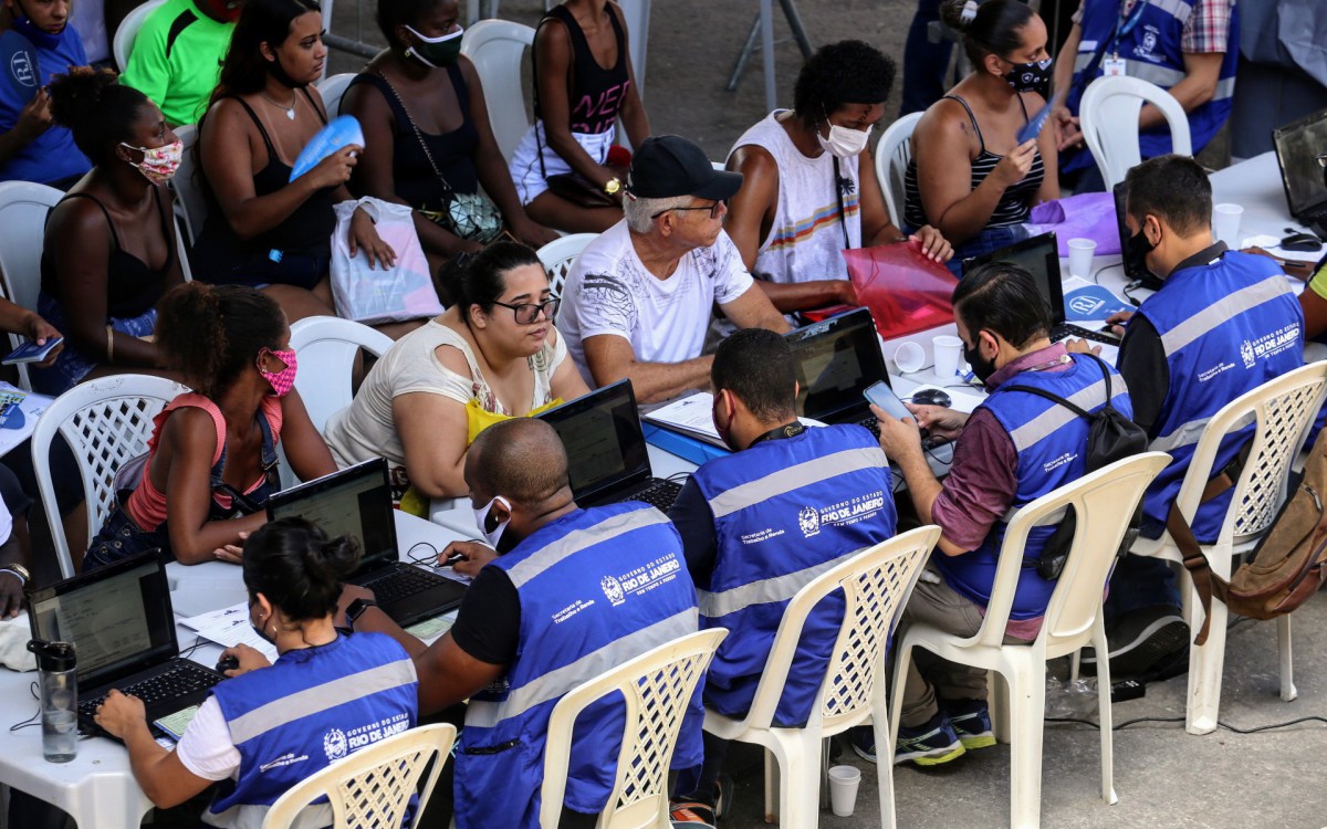 Serviços foram oferecidos 9h às 15h, no G.R.E.S. Unidos do Jacarezinho e na Paróquia Nossa Senhora das Graças, na Muzema - Divulgação
