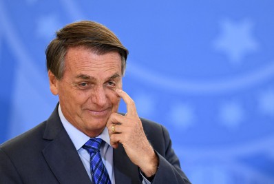 Partidos debruçados na janela