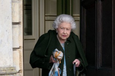Família real viaja às pressas à Escócia para acompanhar saúde da rainha Elizabeth