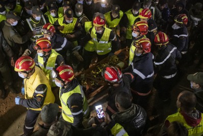 Morre menino que estava preso em poço no Marrocos há cinco dias