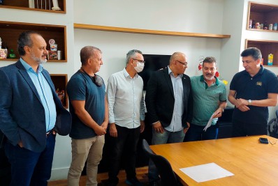 Prefeitura de Três Rios assina termo que credencia cidade a ser sede de treinamento de polo aquático