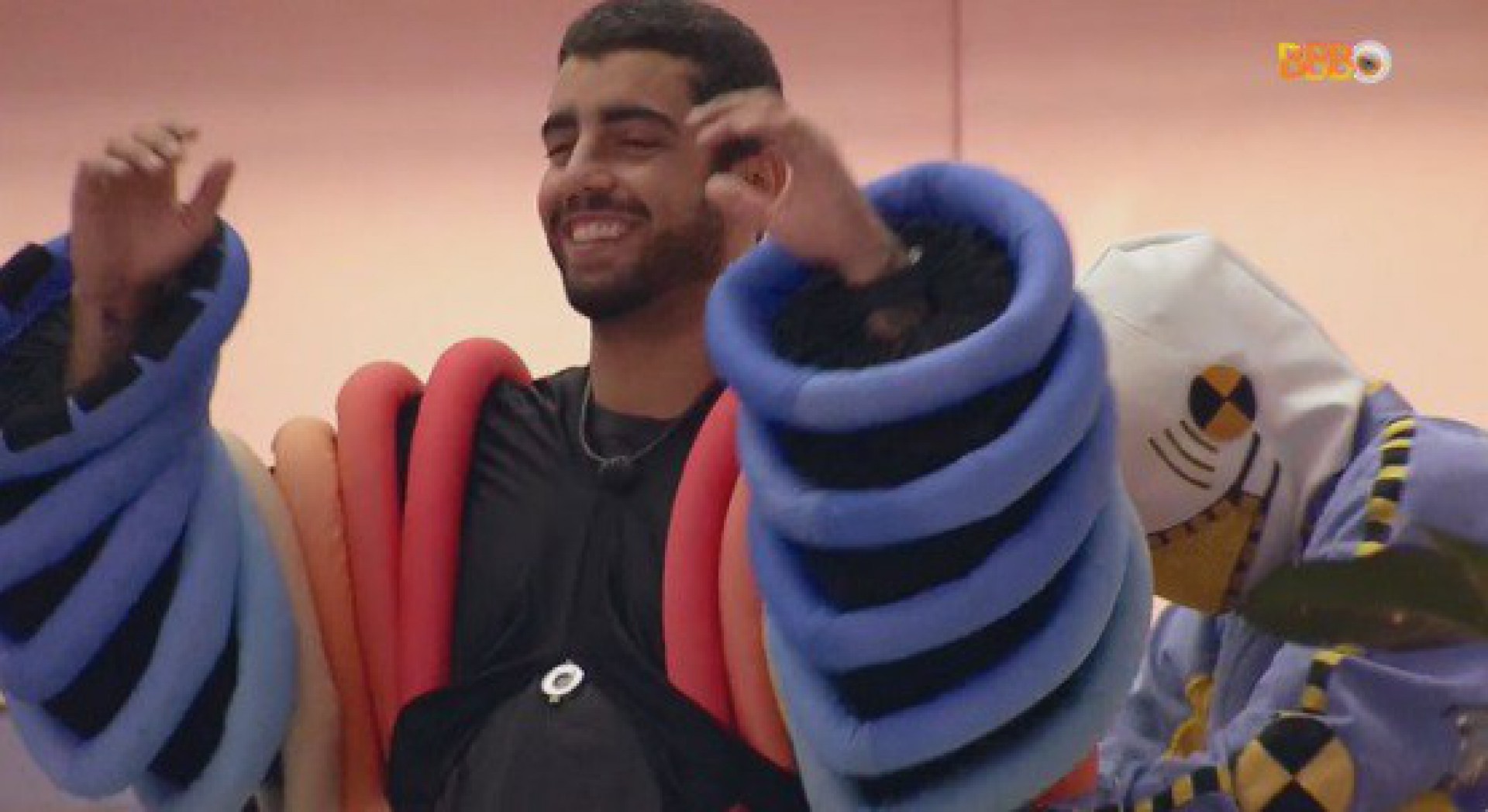 Pedro com a fantasia do monstro - Reprodução/Globoplay