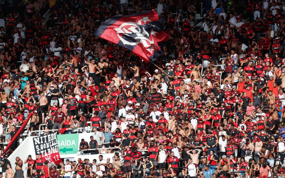 Namorada de jogador do Flamengo se revolta com críticas e dispara contra  jornalista, Flamengo
