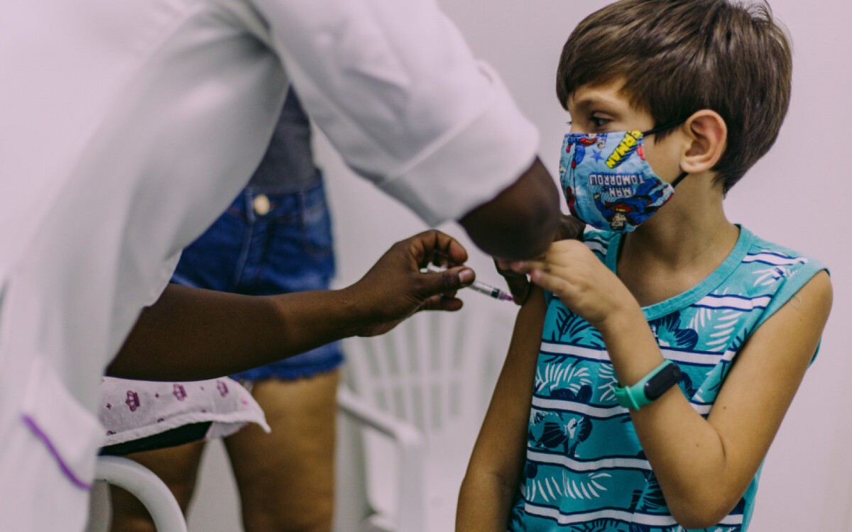 O objetivo &eacute; garantir mais seguran&ccedil;a no retorno escolar, al&eacute;m de manter o ciclo vacinal da fam&iacute;lia, adultos e adolescentes