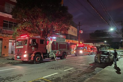 Loja de produtos hospitalares pega fogo em Resende
