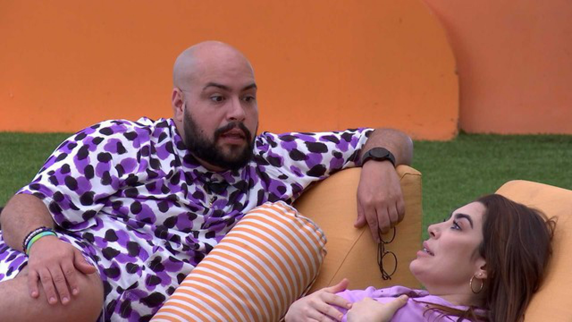 Tiago e Naiara conversam - Reprodução/Globoplay