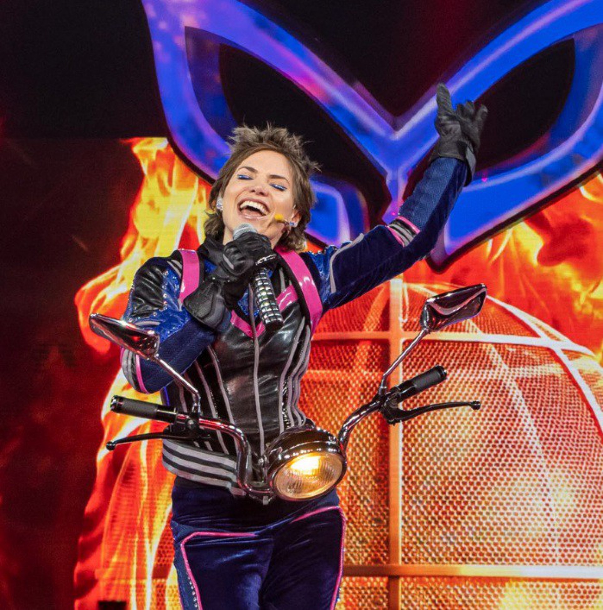 Letícia Colin é a motoqueira do 