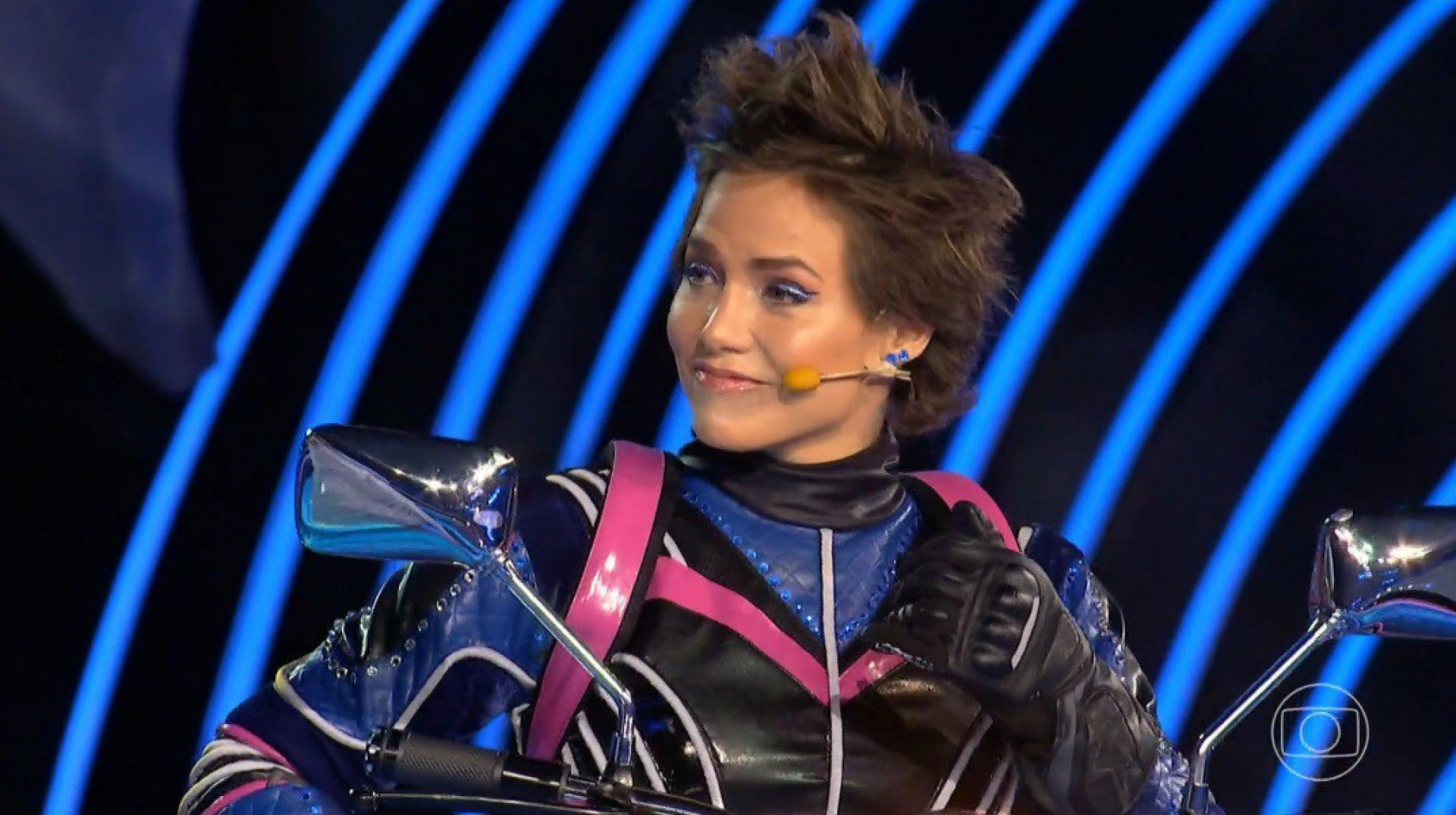 Letícia Colin é a motoqueira do 