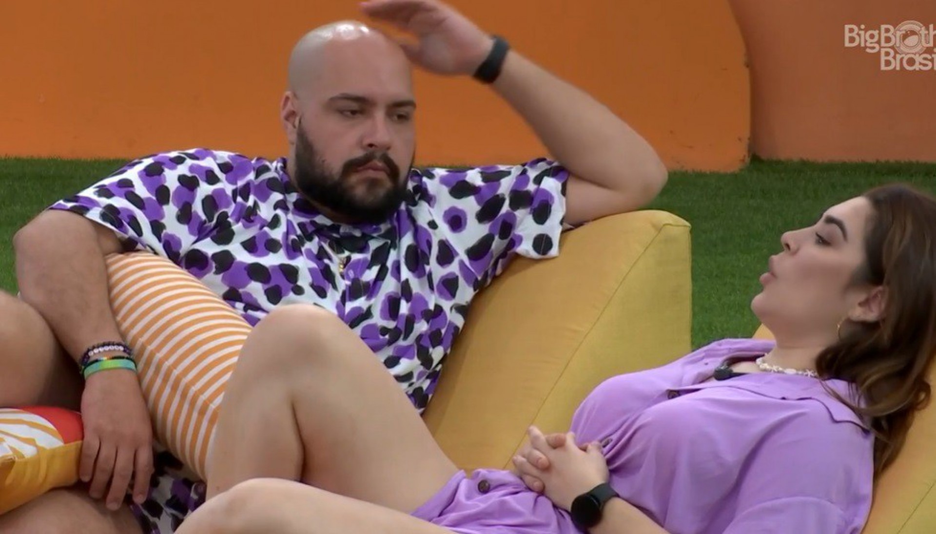 Tiago e Naiara conversam - Reprodução/Globoplay