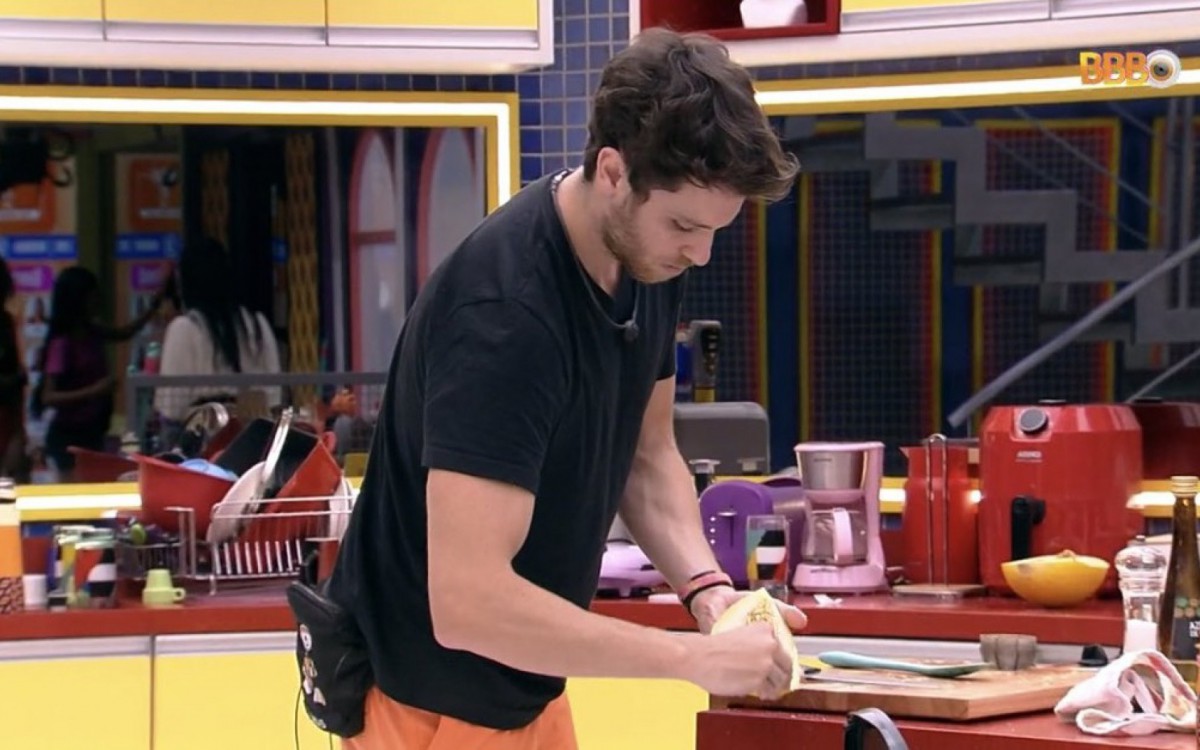 Participantes se incomodam com 'comilança' de Lucas  - Reprodução/Globoplay