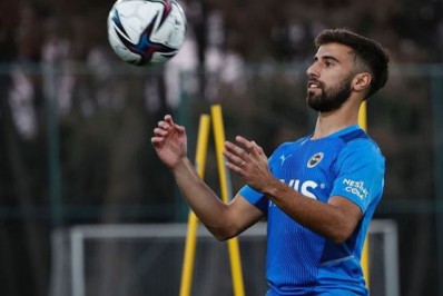 Flamengo estaria negociando contratação de atacante que trabalha com Jorge Jesus no Fenerbahçe