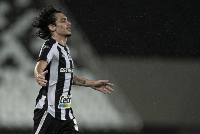 Postagem do Botafogo sobre Matheus Nascimento gera polêmica na web; entenda