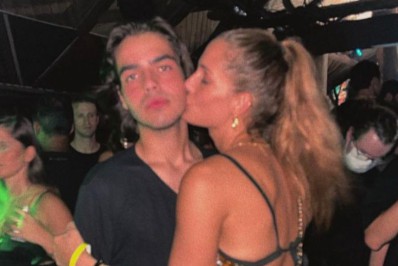 Após completar 18 anos, filho de Faustão curte balada com namorada