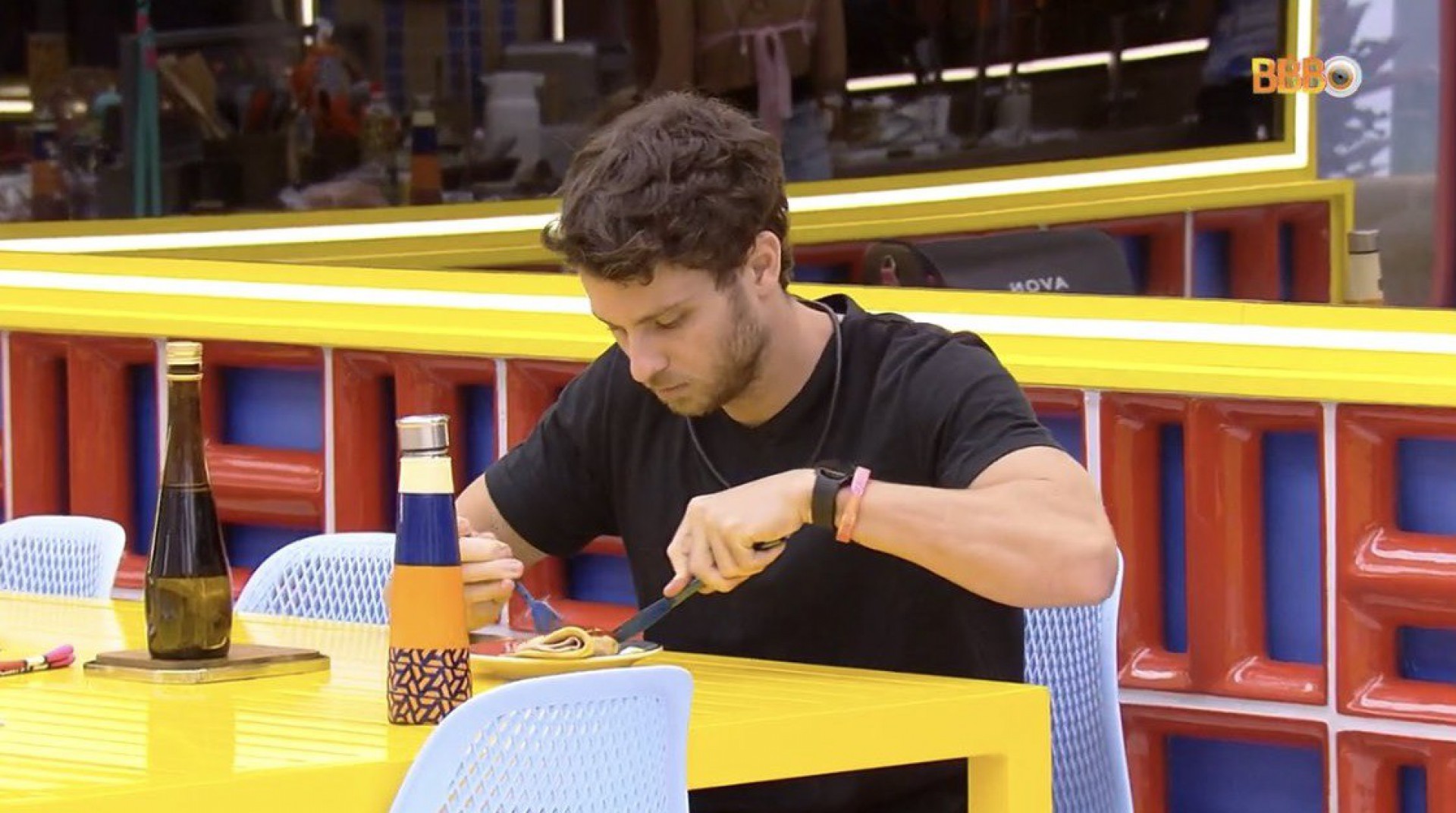 Participantes se incomodam com 'comilança' de Lucas  - Reprodução/Globoplay