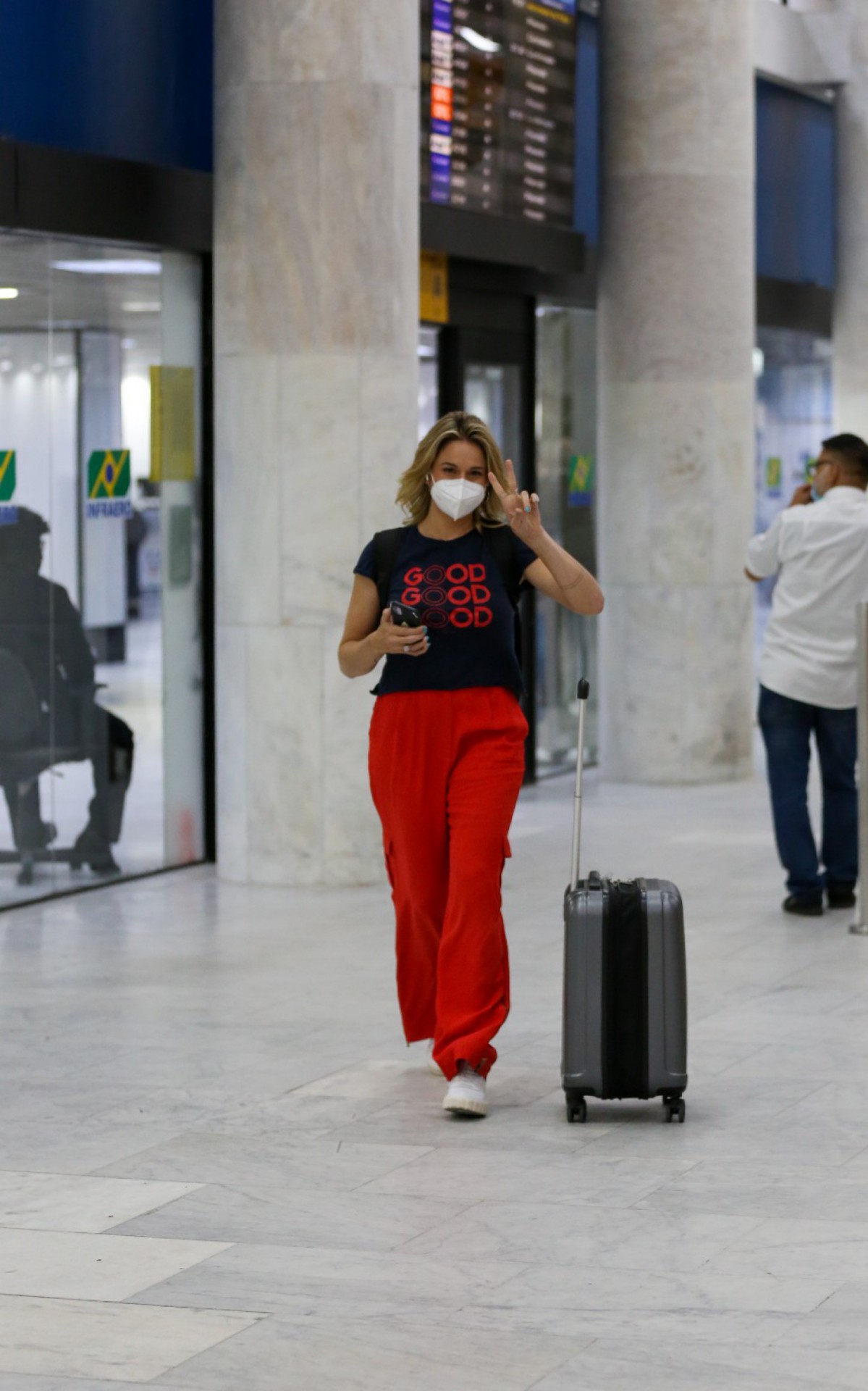 Fernanda Gentil desembarca em aeroporto do Rio - Victor Chapetta/ Agnews