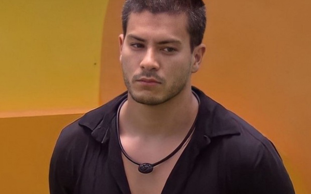 Natália Deodato, Arthur Aguiar e Bárbara Heck
- reprodução da TV Globo